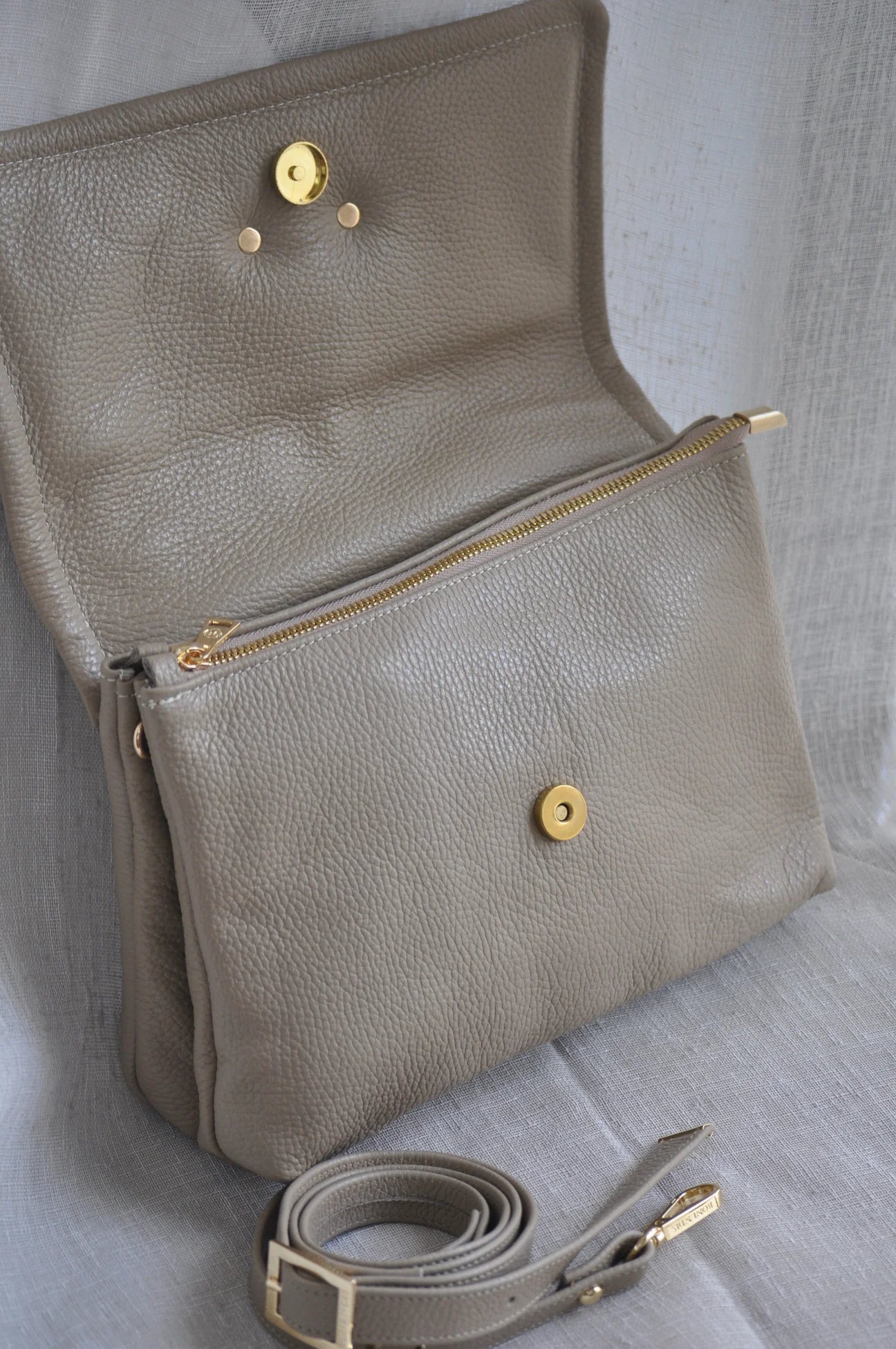 BONENDIS CLELIA LARGE LEATHER SHOULDER BAG TAUPE