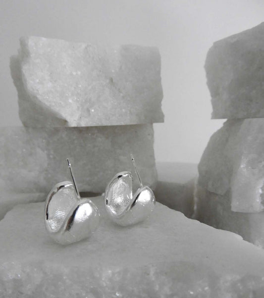 TEXTURE MINI SILVER HOOPS BY INANIMA